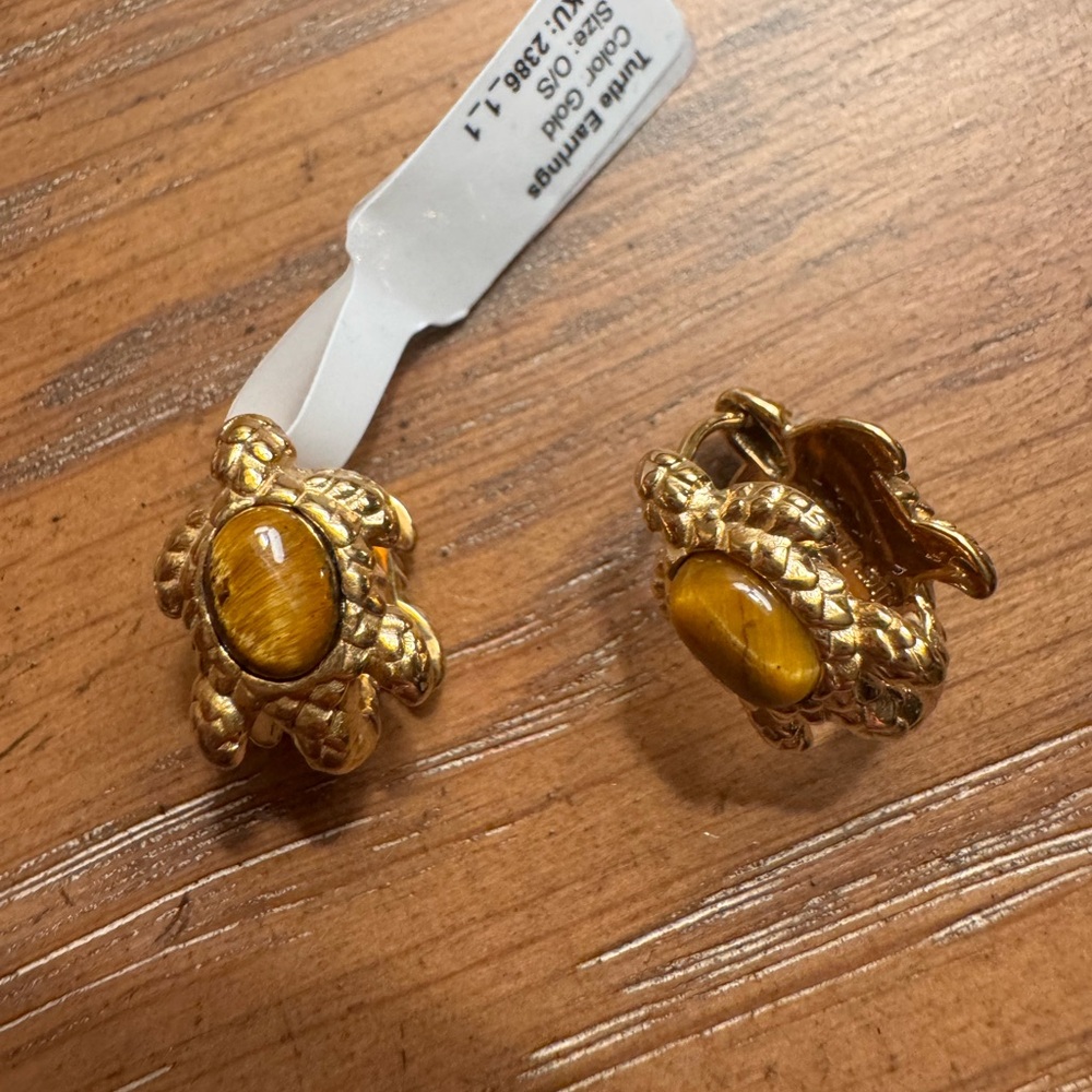 NWT Hey Harper Golden Turtle Earrings with Amber Stone